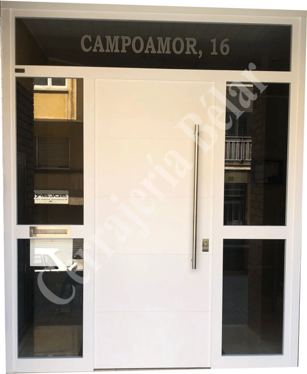 Puerta de chapa con dos fijos laterales y uno superiror Puerta de chapa con dos fijos laterales y uno superiror