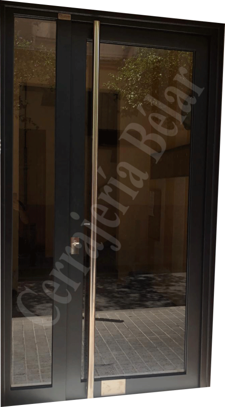 Puerta con fijo lateral de cristal Puerta con fijo lateral de cristal