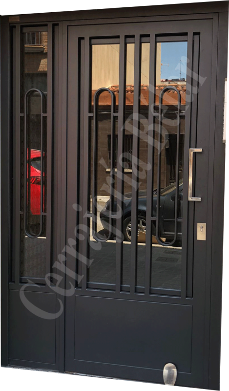 Puerta con barrotes de pletinas Puerta con barrotes de pletinas