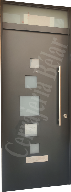 Puerta de chapa lisa con cuadrados de varias medidas Puerta de chapa lisa con cuadrados de varias medidas