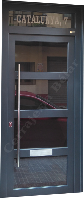 Puerta de comunidad robusta y de gran firmeza Puerta de comunidad robusta y de gran firmeza