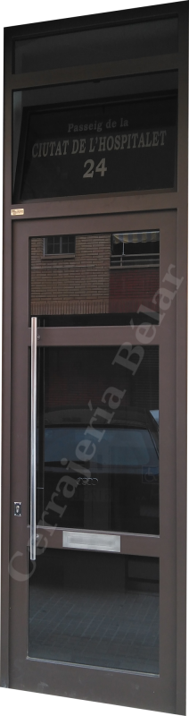 Puerta de comunidad con acabados en inoxidable Puerta de comunidad con acabados en inoxidable