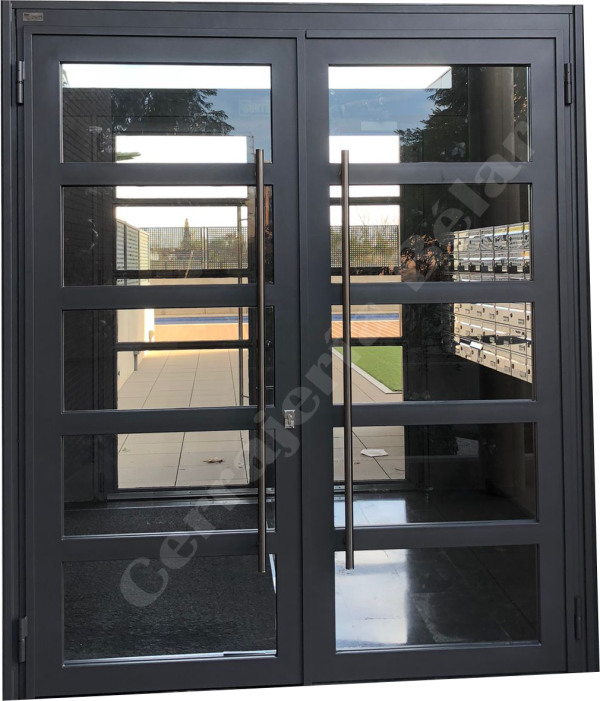 Puerta de comunidad con dos hojas Puerta de comunidad con dos hojas