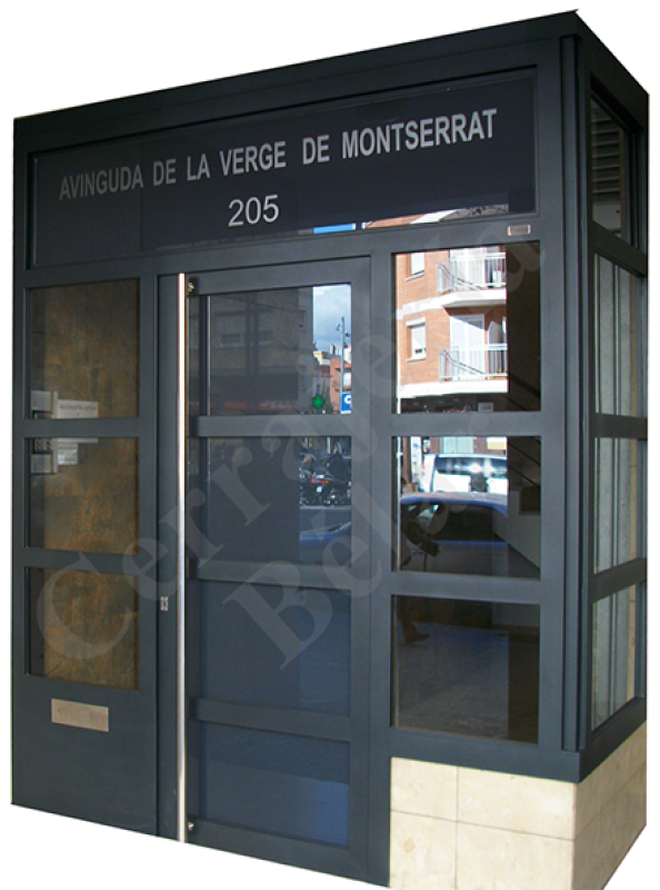 Puerta de comunidad robusta y de gran firmeza Puerta de comunidad robusta y de gran firmeza