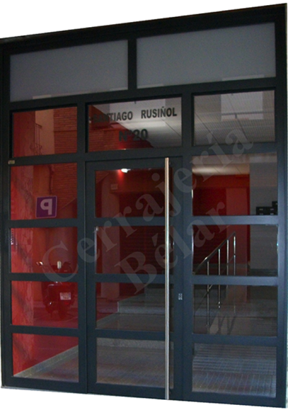 Puerta de comunidad grande y robusta Puerta de comunidad grande y robusta