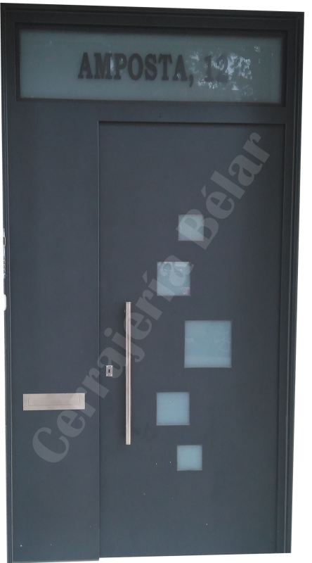 Puerta lisa con cuadrados de varias medidas Puerta lisa con cuadrados de varias medidas