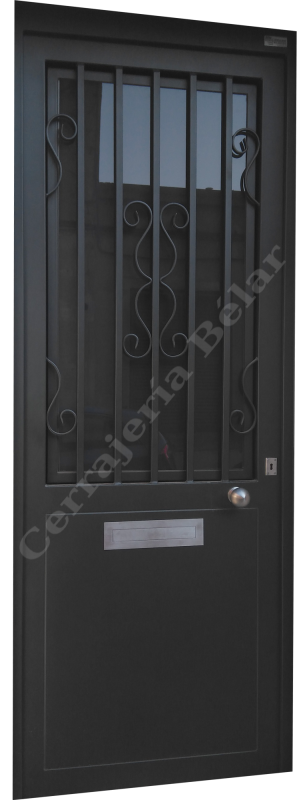 Puerta con adornos hechos en forja Puerta con adornos hechos en forja