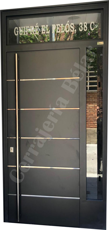 Puerta con barrotes horizontales de acero Puerta con barrotes horizontales de acero