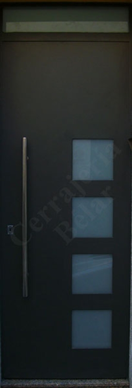 Puerta con opción entre varios tiradores inox para escoger Puerta con opción entre varios tiradores inox para escoger