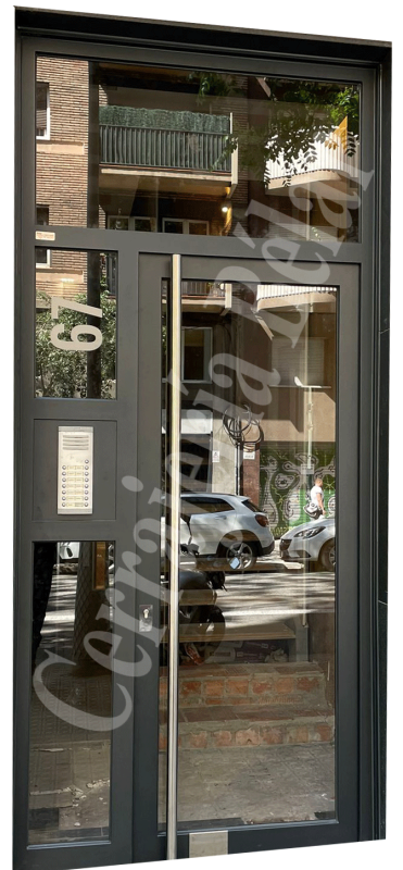 Puerta con mucha claridad Puerta con mucha claridad